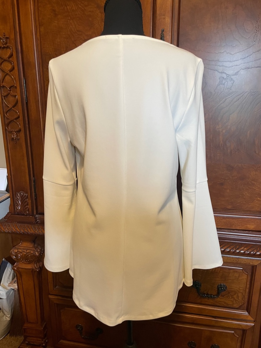 Boston Proper Cream Split-Neck Bell Sleeve Tunic Size Medium - Picture 6 of 9
